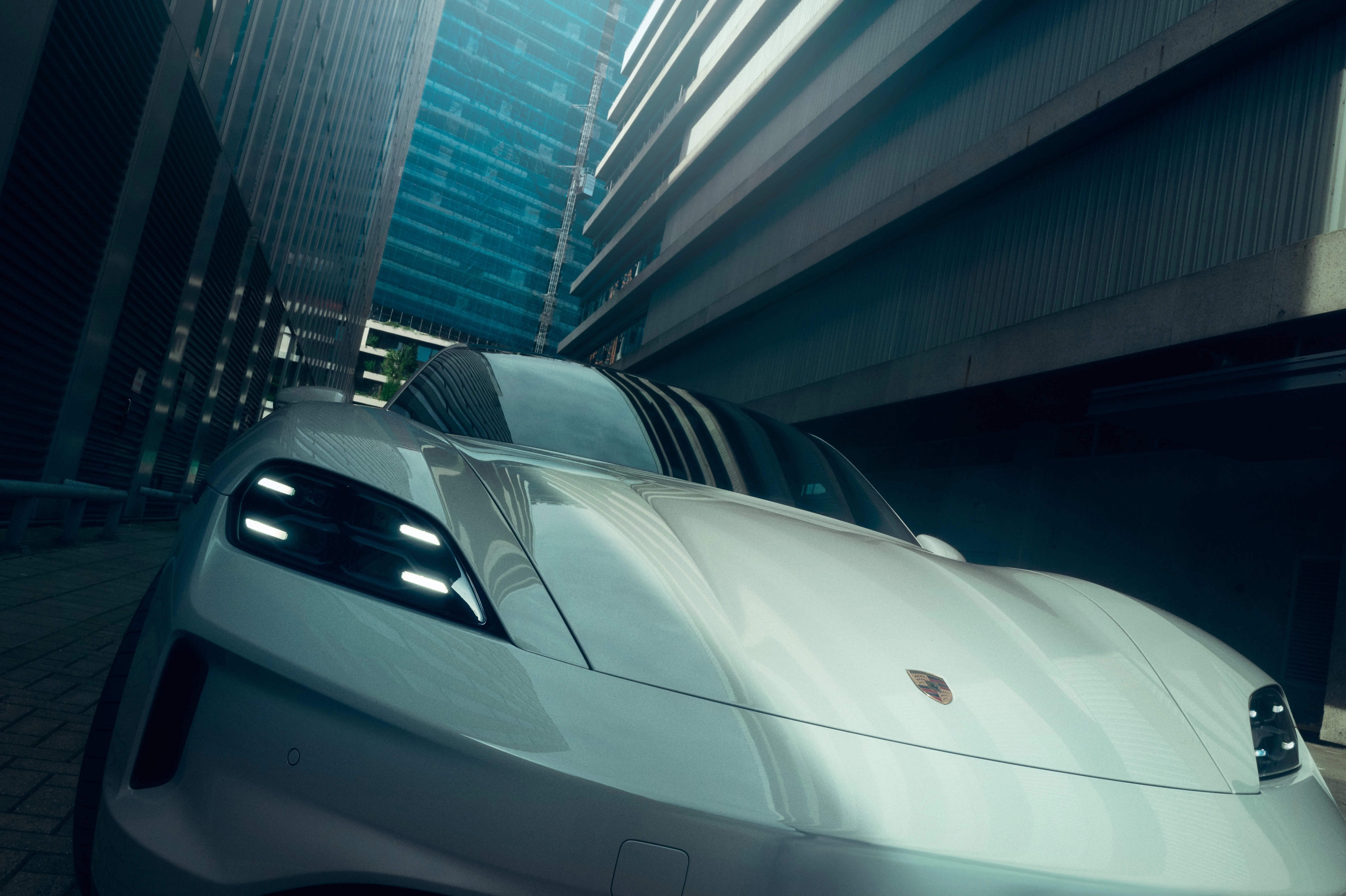 NM Talents’ Mirko Westerbrink Embraces Freestyle with Cinematic Shots of the Porsche Taycan